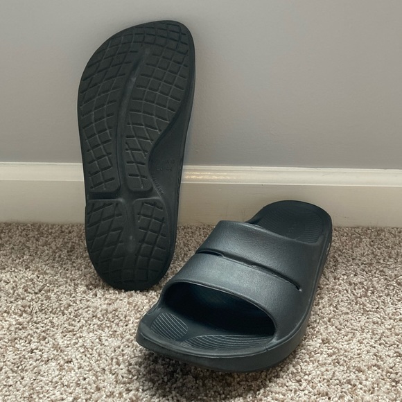 Men's OOFOS Slides Black - Picture 3 of 6
